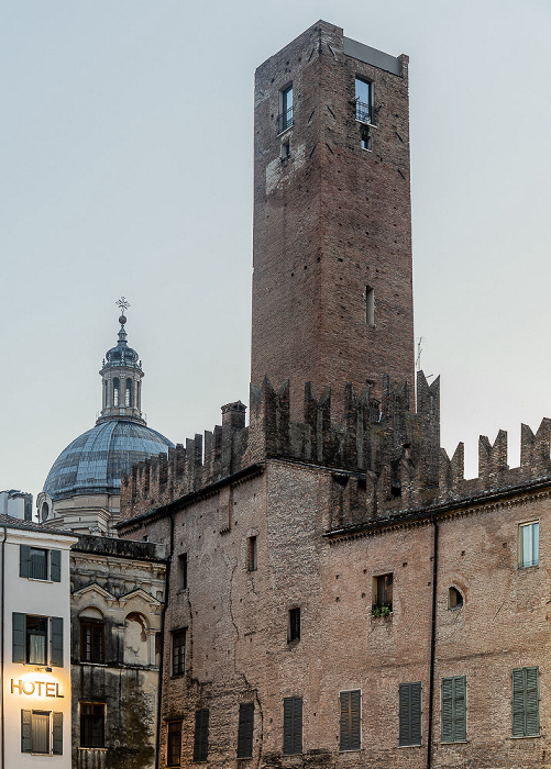 Mantua Piazza Sordello mit dem Palazzo Acerbi, Torre della Gabbia Basilica di Sant'Andrea