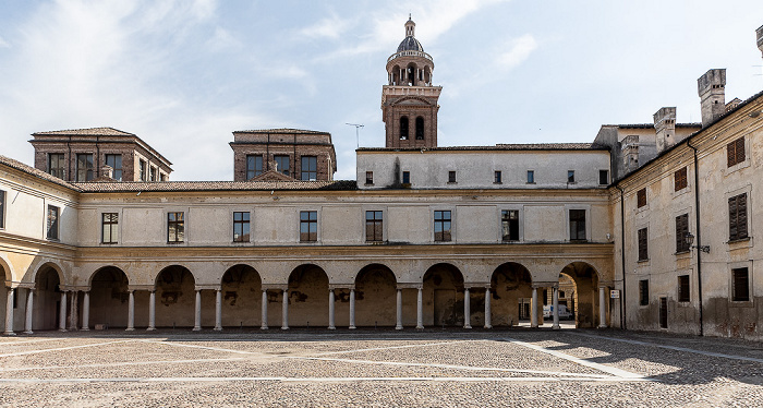 Mantua Piazza Castello: Palazzo Ducale Basilica Palatina Santa Barbara