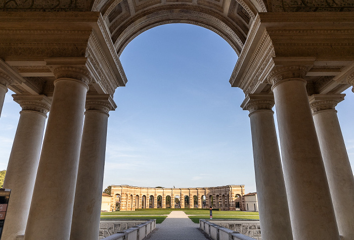 Mantua Palazzo Te: Blick von der Loggia d'onore zum Emiciclo dell'Esedra