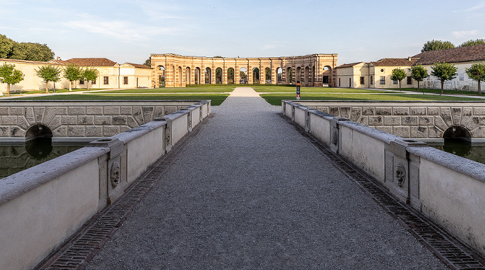 Mantua Palazzo Te: Emiciclo dell'Esedra