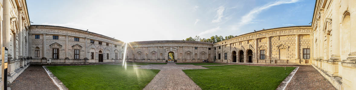 Palazzo Te: Cortile Mantua