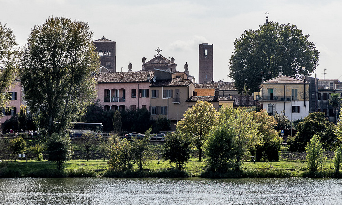 Mantua Lago di Mezzo (Mincio), Lungolago dei Gonzaga, Centro storico mit dem Duomo di Mantova (Cattedrale di San Pietro Apostolo) und dem Torre della Gabbia