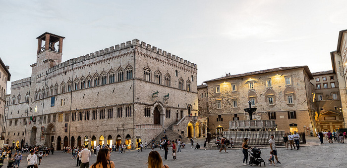 Corso Vannucci / Piazza IV Novembre: Palazzo dei Priori, Fontana Maggiore Perugia