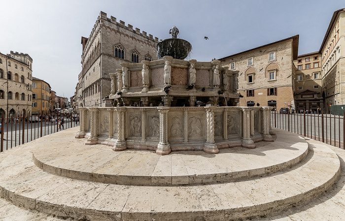Perugia Piazza IV Novembre mit der Fontana Maggiore Corso Vannucci Palazzo dei Priori