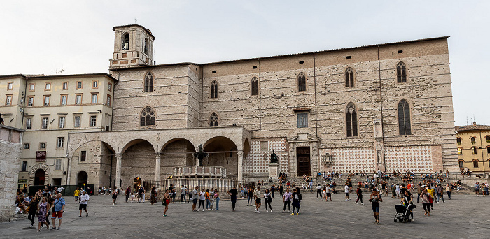 Piazza IV Novembre: Cattedrale di San Lorenzo, Fontana Maggiore Perugia