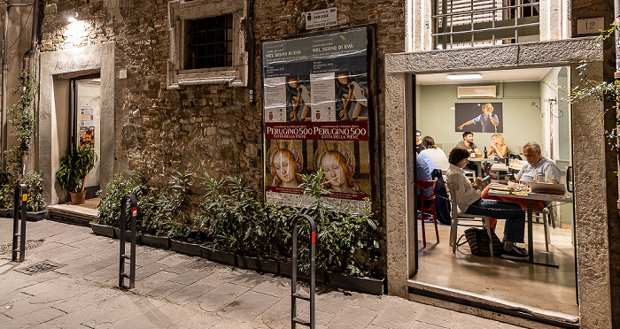 Piazza Piccinino: Pizzeria Mediterranea Perugia