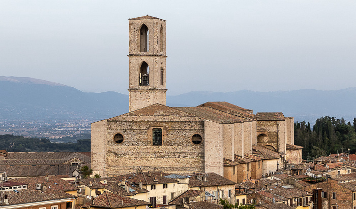 Blick vom Giardini Carducci: Basilica di San Domenico Perugia
