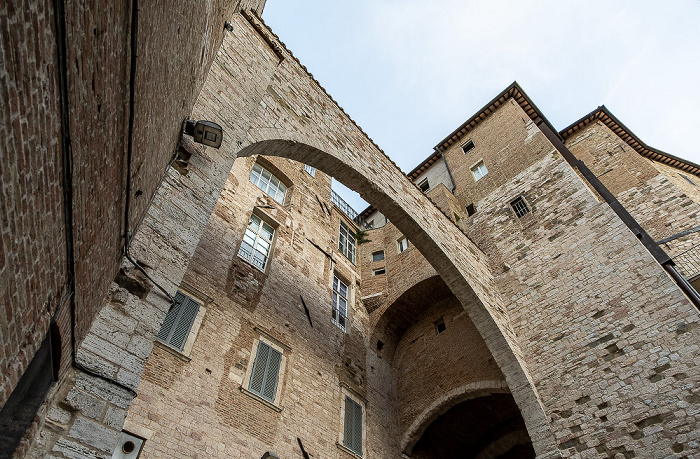 Via Maestà Delle Volte, Arco di Via delle Volte Perugia