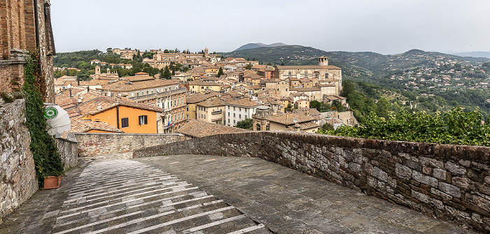 Perugia Blick von der Piazza Gian Battista Rossi Scotti Chiesa di Sant'Agostino Via Bartolo
