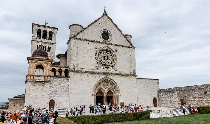 Basilica di San Francesco d'Assisi mit der Basilica superiore di San Francesco d'Assisi Assisi