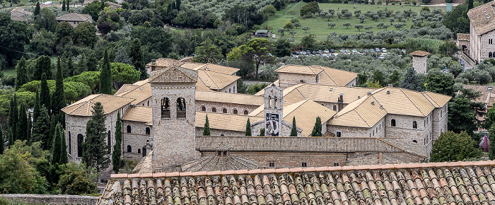 Assisi Blick von der Via Metastasio: Chiesa di San Pietro