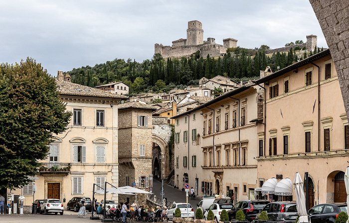 Assisi Piazza Santa Chiara Rocca Maggiore Via Santa Chiara