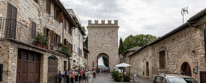 Via Borgo Aretino, Porta nuova Assisi