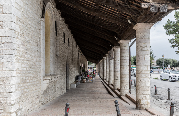 Gubbio Piazza 40 Martiri: Logge dei Tiratori