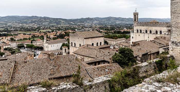 Gubbio Blick von den Orti della Cattedrale Chiesa di San Francesco Palazzo dei Consoli Palazzo del Podestà
