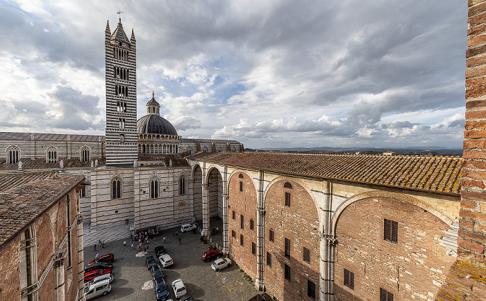 Blick vom Facciatone: Piazza Jacopo della Quercia, Duomo di Siena (Cattedrale Metropolitana di Santa Maria Assunta) Siena