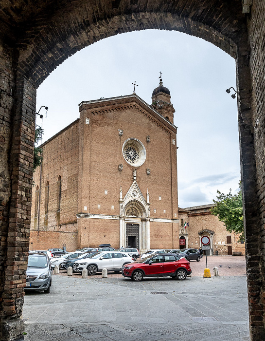 Piazza San Francesco: Basilica di San Francesco Siena