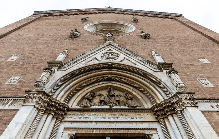Piazza San Francesco: Basilica di San Francesco Siena