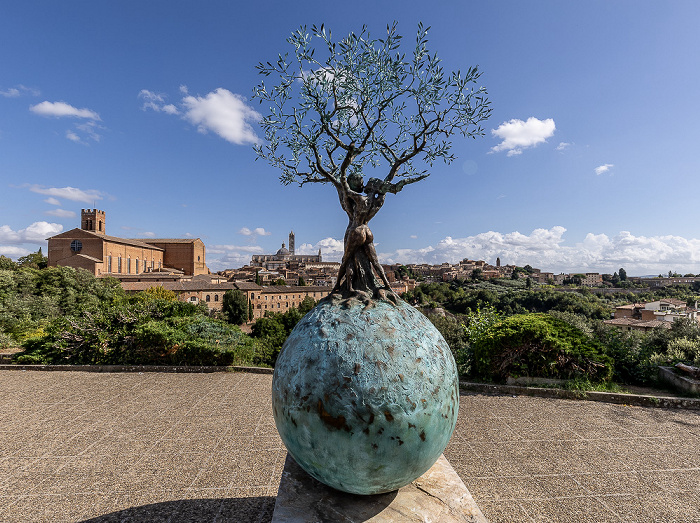 Siena Via Bruno Bonci: Skulptur L’amore salva il mondo,(von Andrea Roggi)