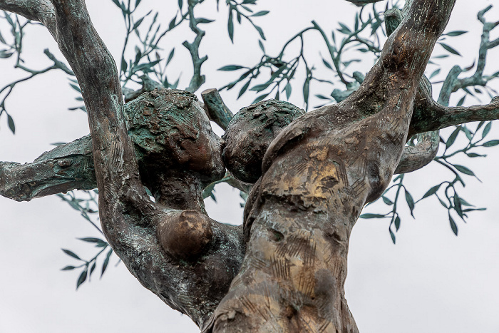 Skulptur L’amore salva il mondo,(von Andrea Roggi) Siena