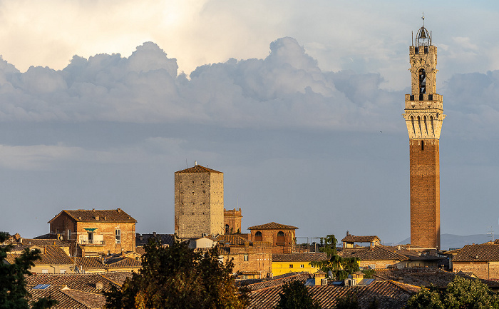 Blick von der Fortezza Medicea: Torre del Mangia Siena
