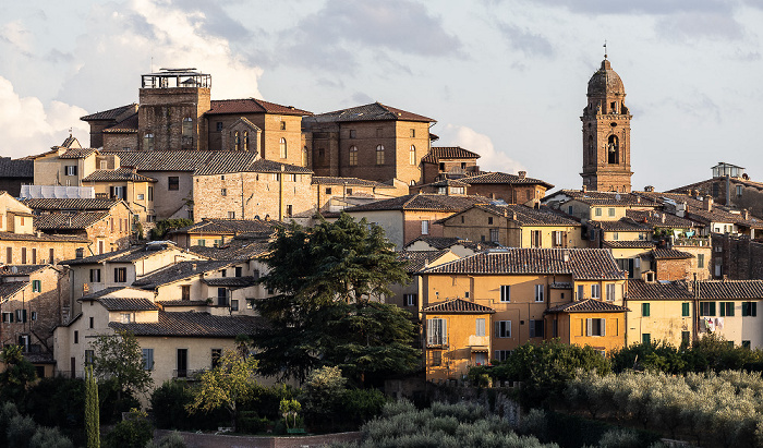 Siena Blick von der Via Bruno Bonci Basilica di San Clemente in Santa Maria dei Servi