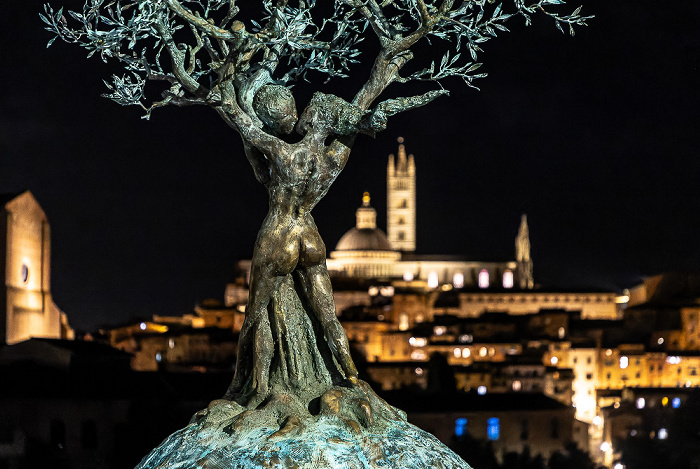 Via Bruno Bonci: Skulptur L’amore salva il mondo,(von Andrea Roggi) Siena
