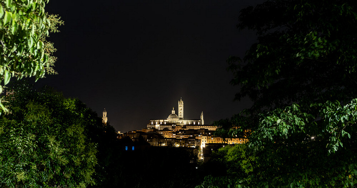 Blick von der Via Bruno Bonci: Torre del Mangia, Duomo di Siena (Cattedrale Metropolitana di Santa Maria Assunta) Siena