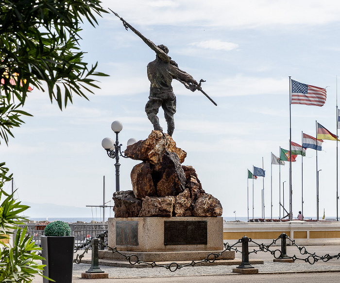 Porto Rio Marina: Monumento ai Caduti