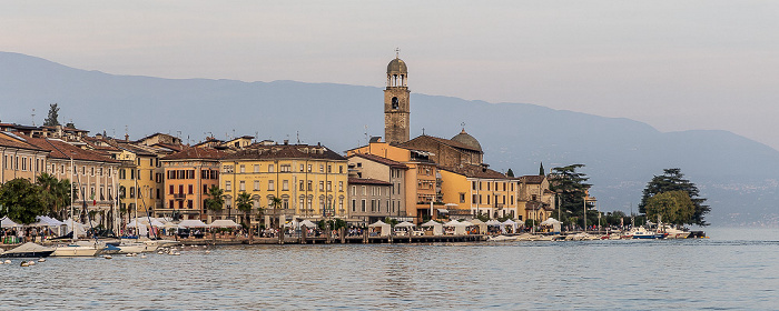 Gardasee, Lungolago Giuseppe Zanardelli mit dem Duomo Santa Maria Annunziata Salò