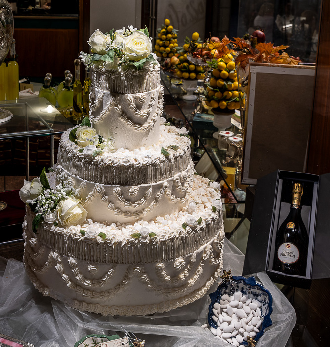 Via San Carlo: Pasticceria Vassalli Salò