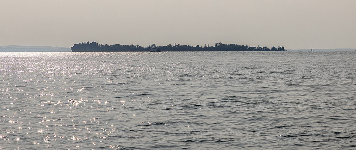 Gardasee mit der Isola di Garda Gardone Riviera