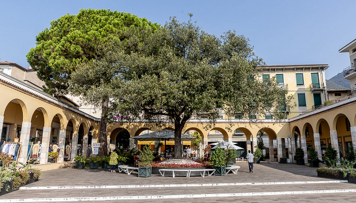 Piazza Guglielmo Marconi Gardone Riviera