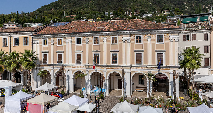 Lungolago Giuseppe Zanardelli: Municipio di Salò  Salò