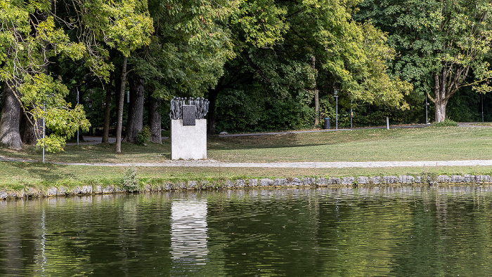 Pasing-Obermenzing: Park Am Durchblick mit dem Denkmal Todesmarsch KZ Dachau München