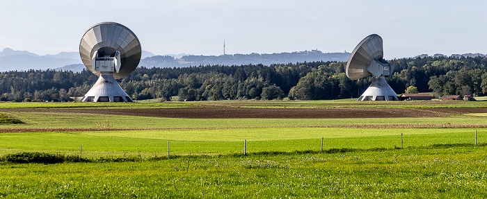 Erdfunkstelle Raisting: Antenne 4 (links) und Antenne 5 Raisting