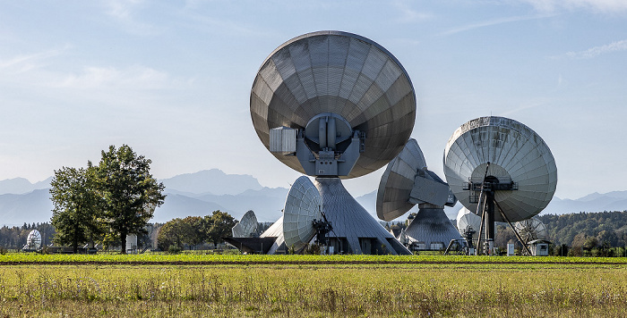 Erdfunkstelle Raisting: Antenne 3, Antenne 2 (im Hintergrund) Raisting
