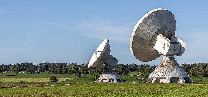 Erdfunkstelle Raisting: Antenne 4 (rechts), Antenne 5 Raisting
