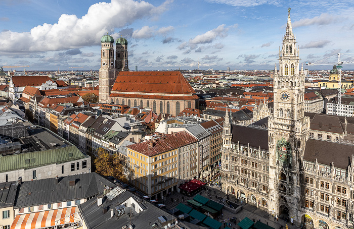 Blick von St. Peter (Alter Peter): Frauenkirche und Neues Rathaus München