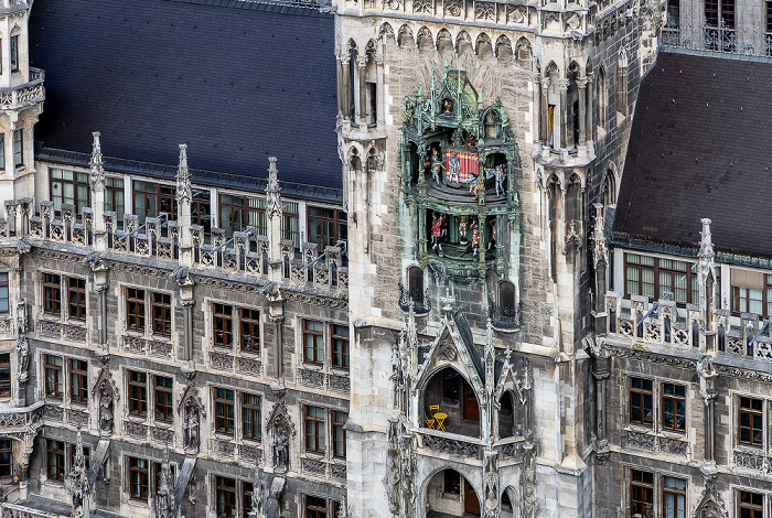 Blick von St. Peter (Alter Peter): Neues Rathaus mit dem Glockenspiel München