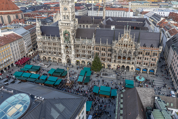 München Blick von St. Peter (Alter Peter): Marienplatz, Neues Rathaus Dienerstraße