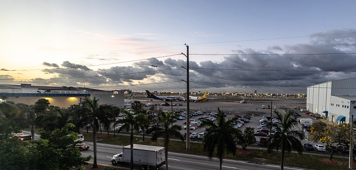 Blick aus dem Clarion Inn & Suites Miami International Airport: Miami International Airport Miami