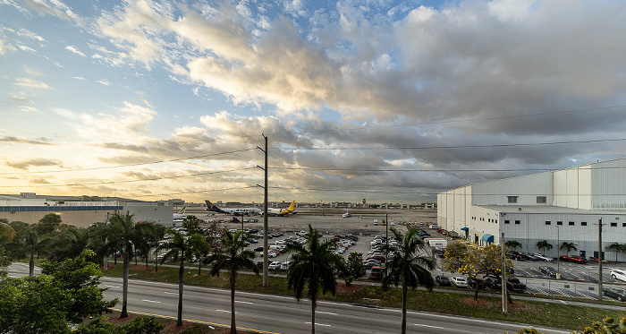 Blick aus dem Clarion Inn & Suites Miami International Airport: Miami International Airport Miami