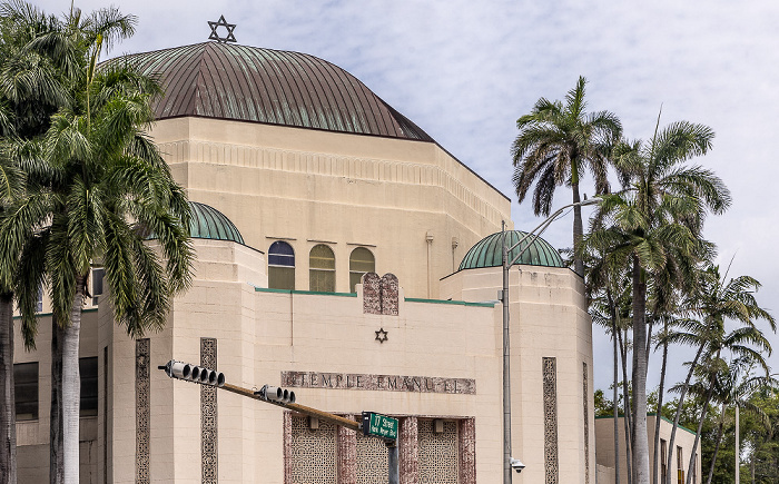 Washington Avenue / 17th Street: Temple Emanu-El Miami Beach