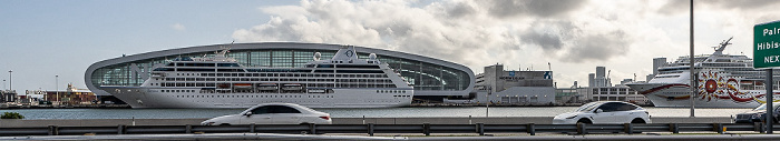 Blick vom MacArthur Causeway (Florida State Road A1A): Dodge Island mit dem Port of Miami Miami
