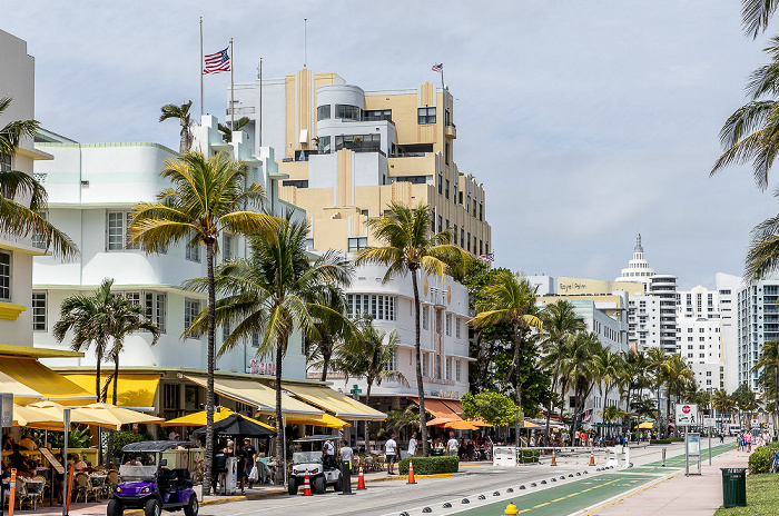 Ocean Drive: The Carlyle (links), Cardozo Hotel South Beach (Mitte) Miami Beach