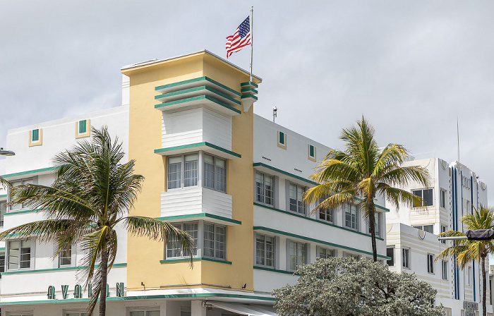 7th Street / Ocean Drive: Avalon Hotel Miami Beach