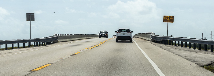 Overseas Highway (U.S. Highway 1) mit der Indian Key Channel Bridge Florida Keys