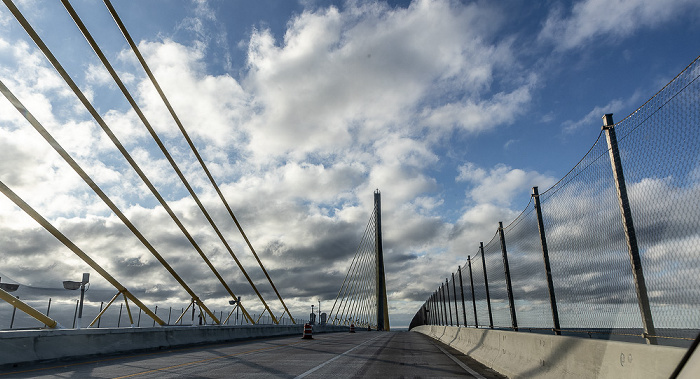 Interstate I-275 mit der Sunshine Skyway Bridge Manatee County (Florida)
