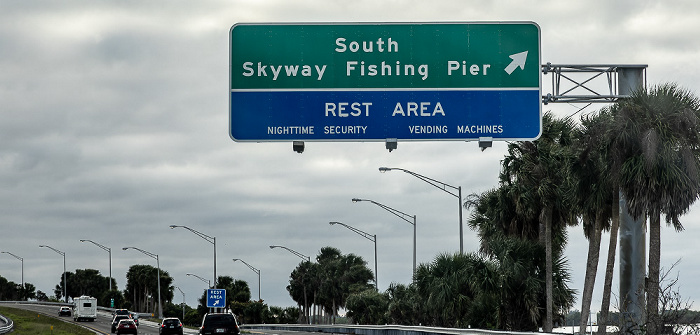 Interstate I-275: Ausfahrt zur South Sunshine Skyway Fishing Pier Manatee County (Florida)